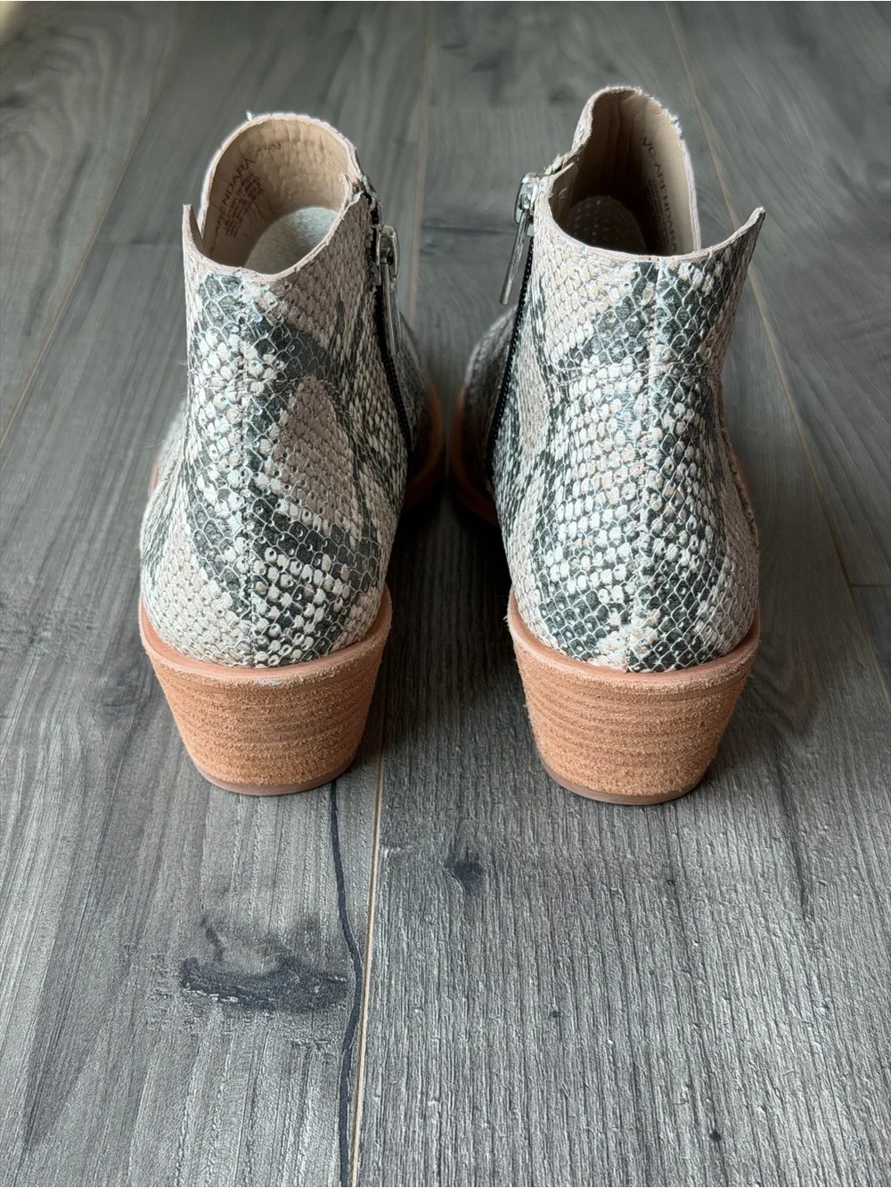 Vince Camuto Arendara Snake Print Leather Ankle Booties Cutout Western - 7,5